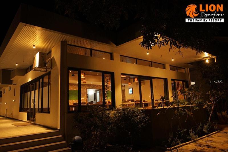 Lion Signature Family Resort Sasan Gir Ngoại thất bức ảnh
