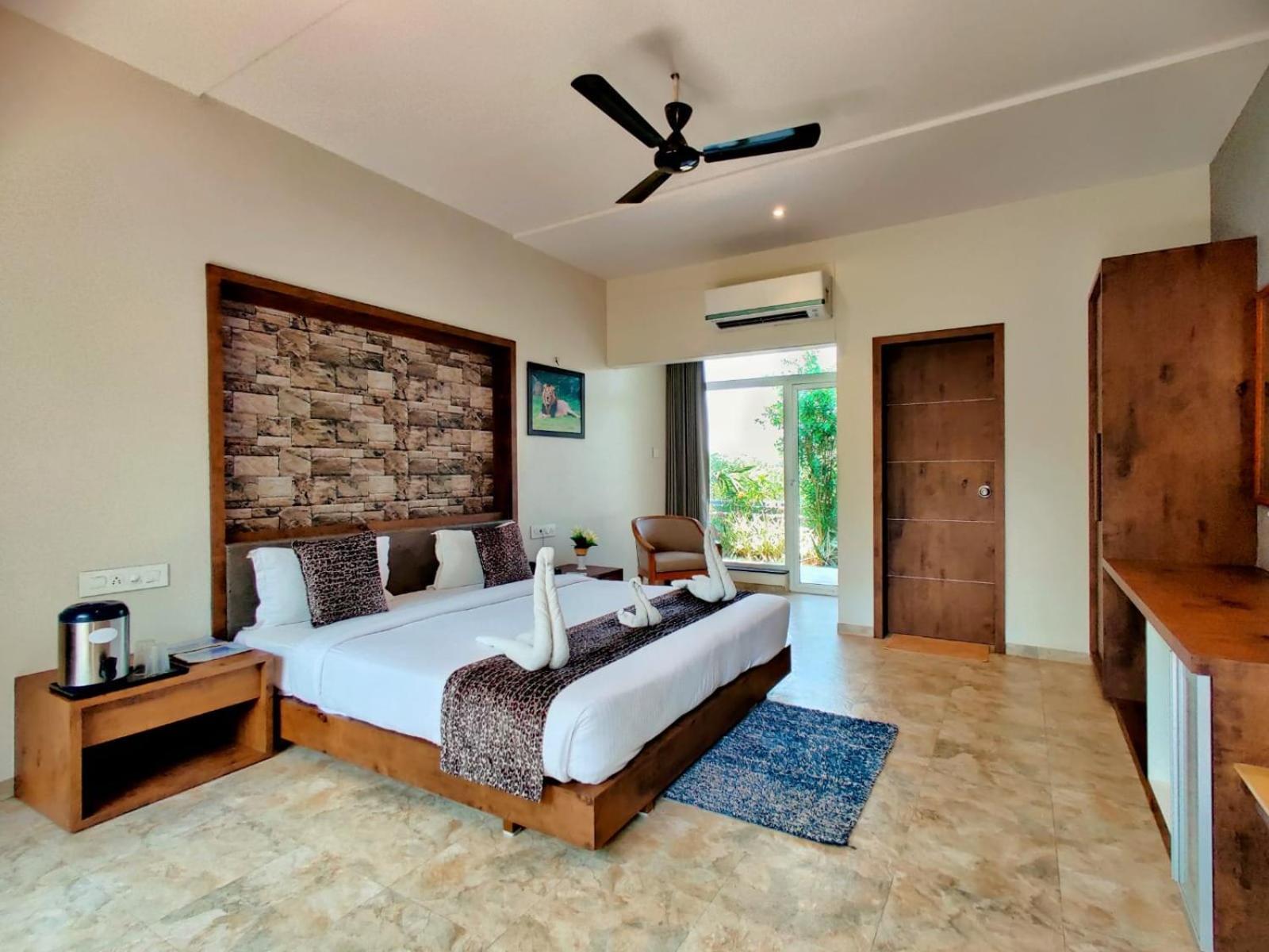 Lion Signature Family Resort Sasan Gir Ngoại thất bức ảnh